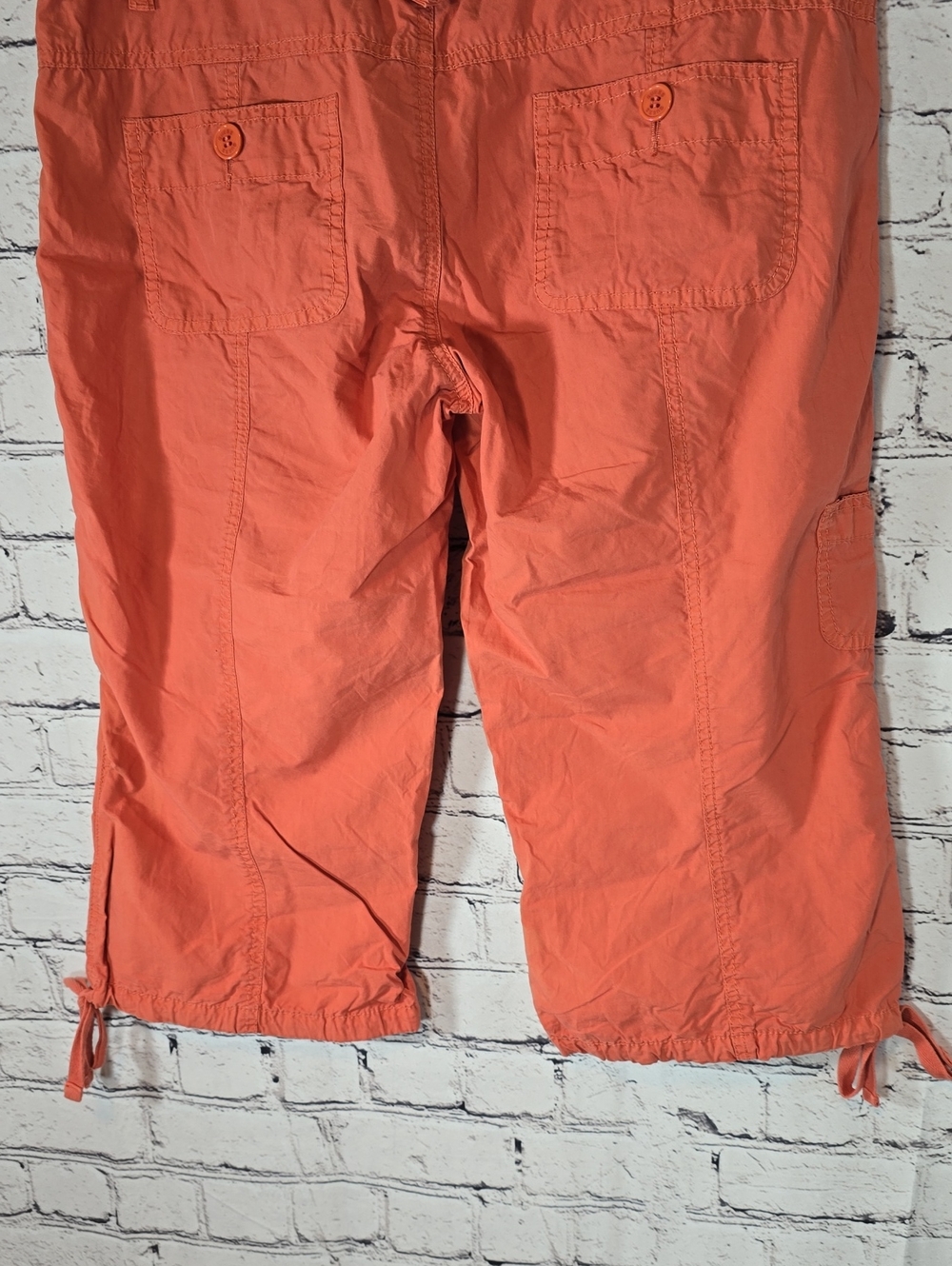 Guess Jeans Coral Button-Front Capri Pants Size 29 - Picture 9 of 10